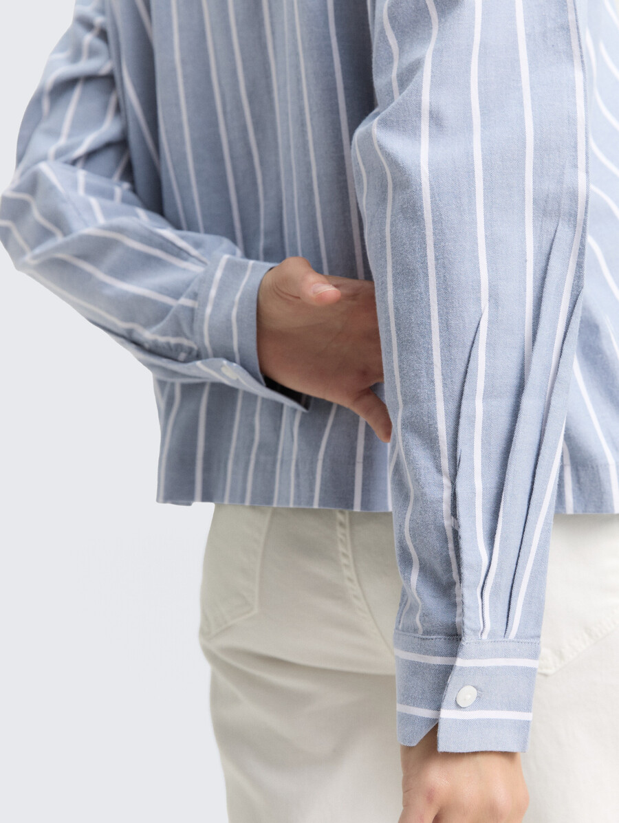 kastenförmig geschnittene hemdbluse mit streifenmuster