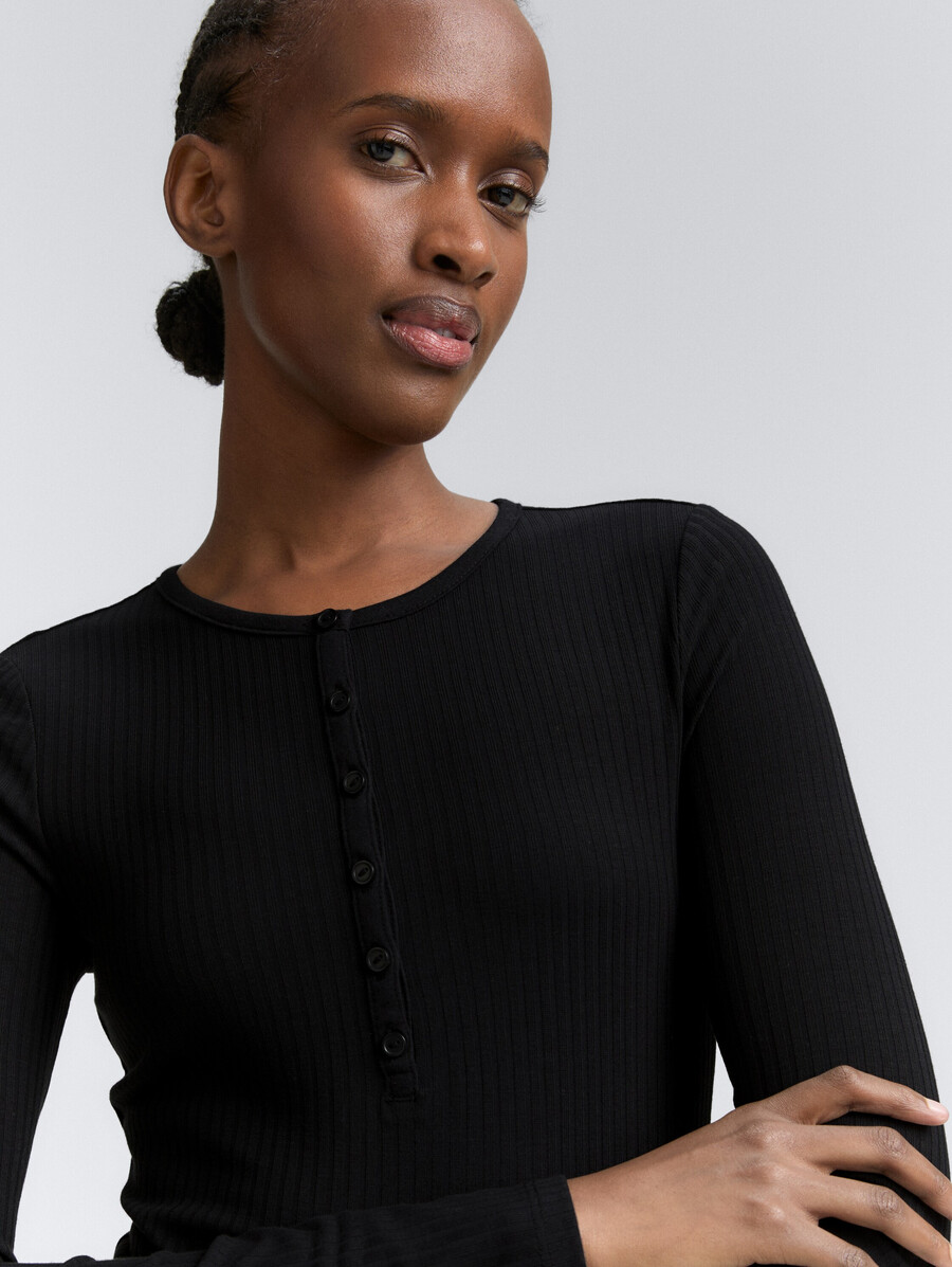 geripptes henley-langarmshirt