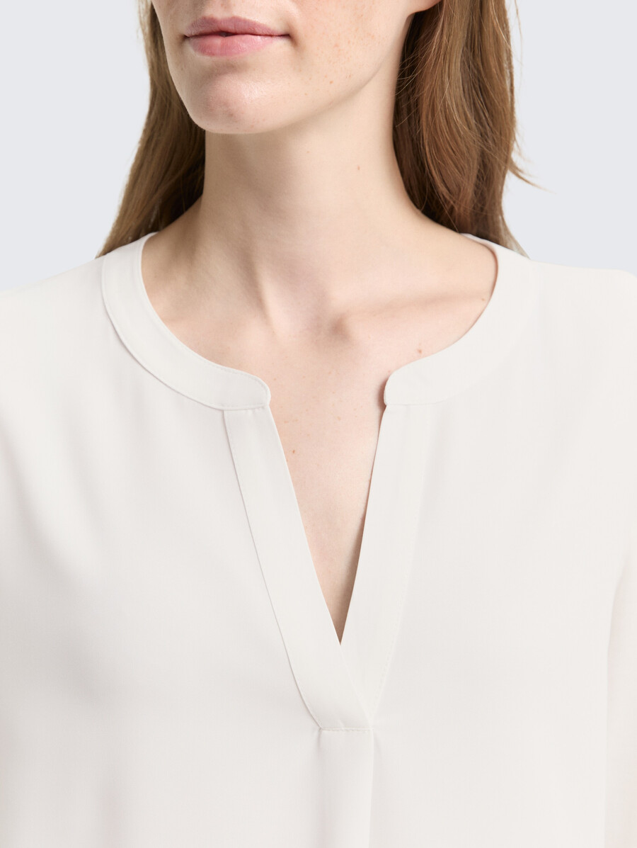 henley-langarmhemd aus einem materialmix