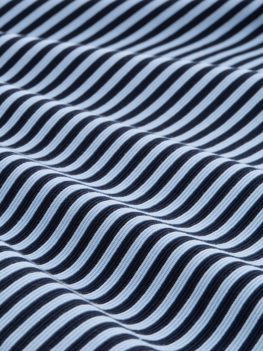 langärmeliges hemd mit knopfdetails