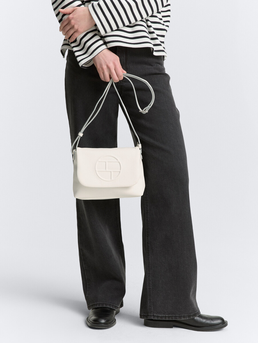 ttrosabel m schultertasche mit Überschlag und geprägtem logo