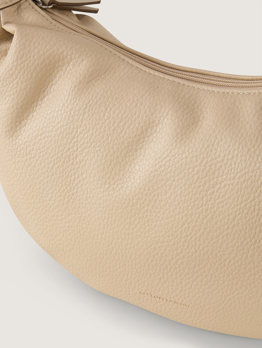 ttliliana m schultertasche mit kleinem geprägtem logo