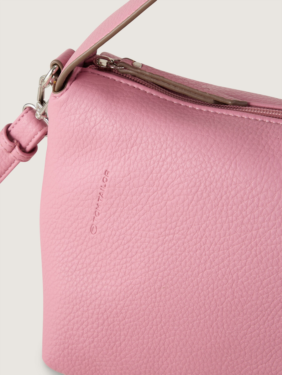 ttlissi schultertasche mit dezentem geprägtem logo