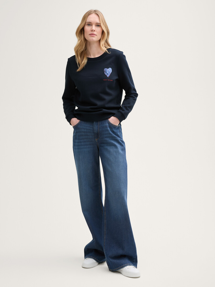 locker geschnittenes sweatshirt mit aufdruck