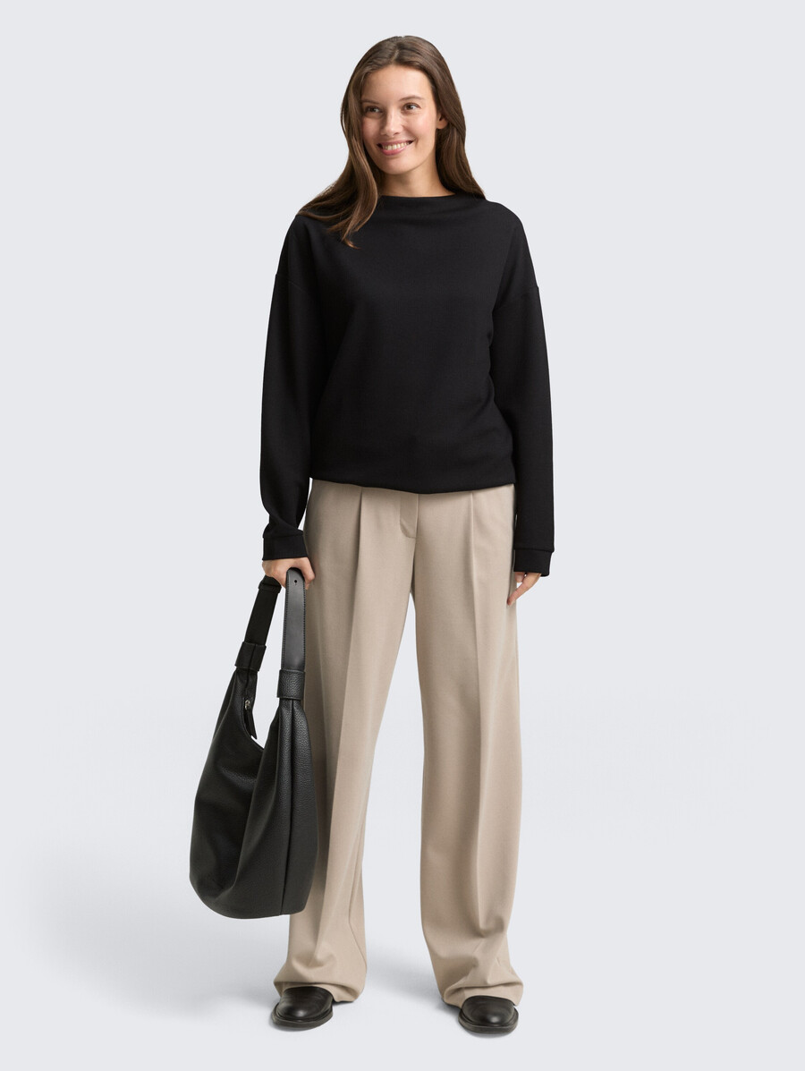 locker geschnittenes sweatshirt mit stehkragen
