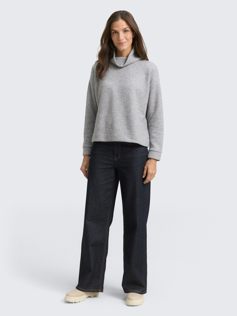 locker geschnittenes sweatshirt mit rollkragen