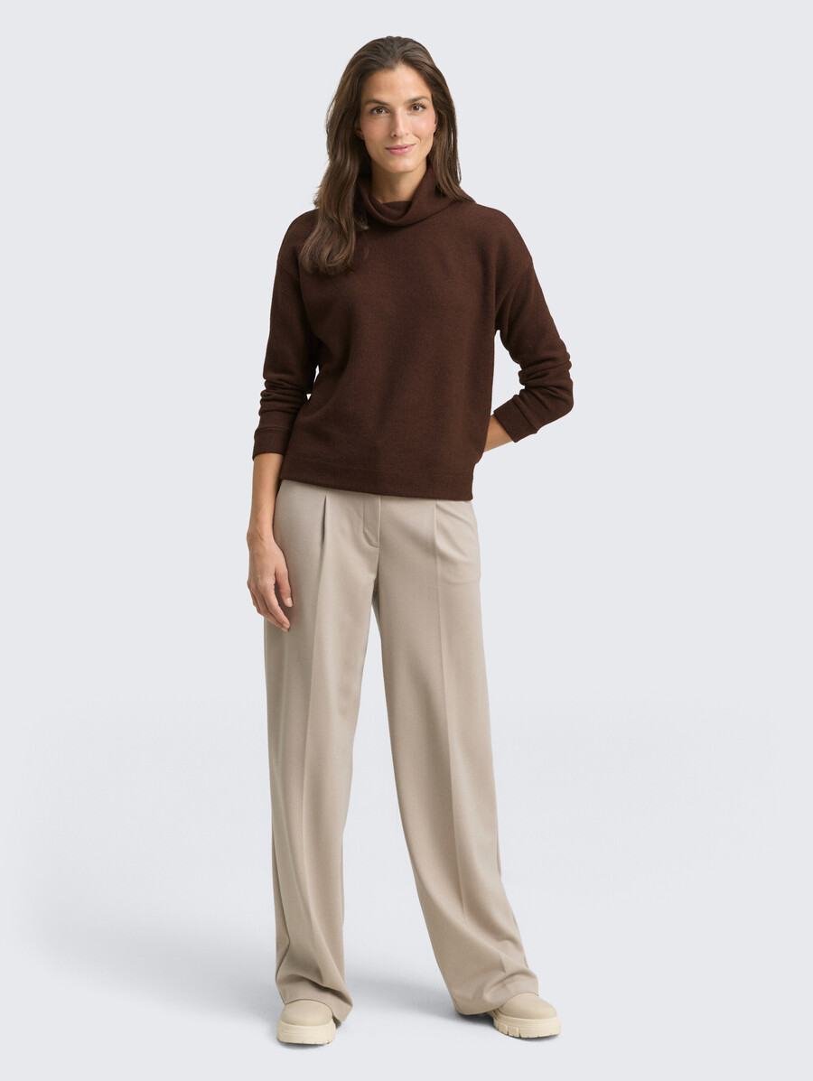 locker geschnittenes sweatshirt mit rollkragen