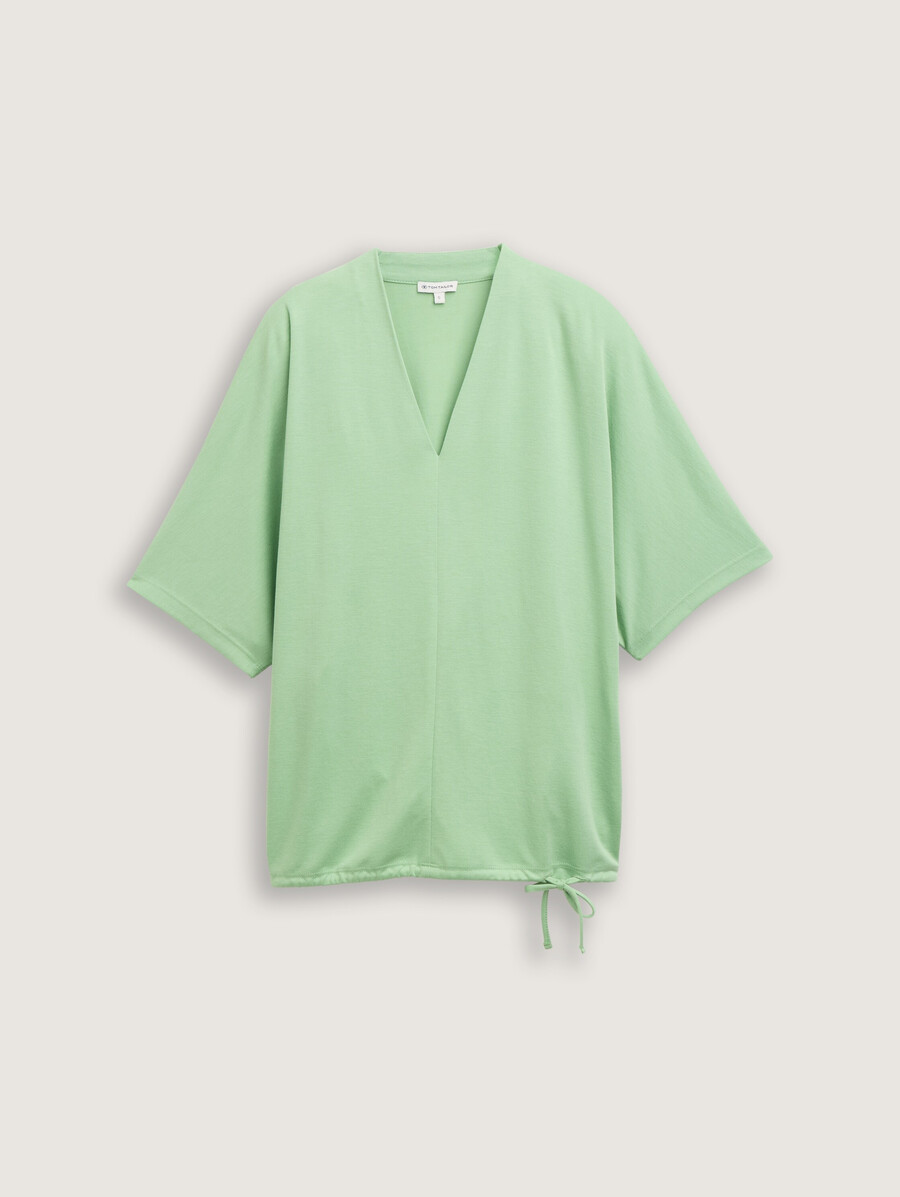 t-shirt mit v-ausschnitt