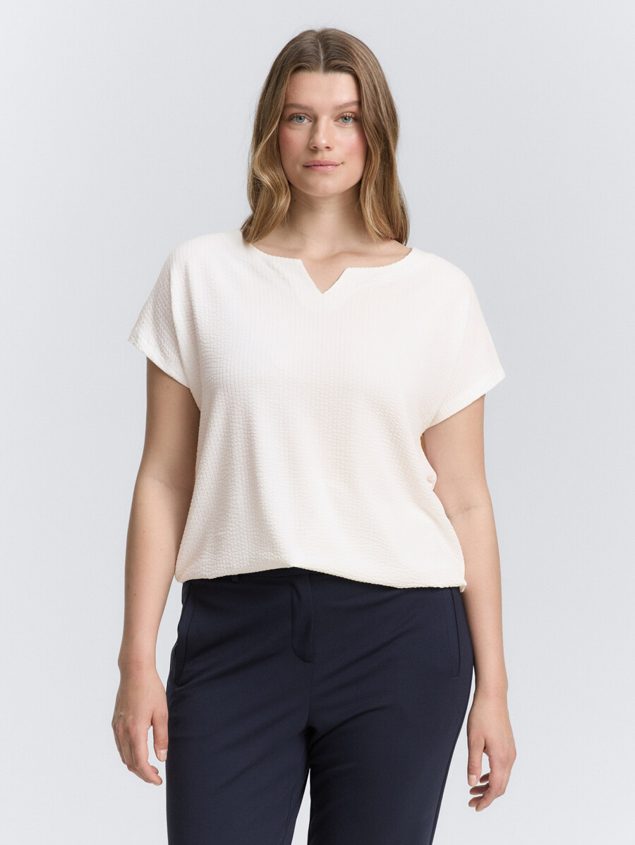 plus size – t-shirt aus einem materialmix