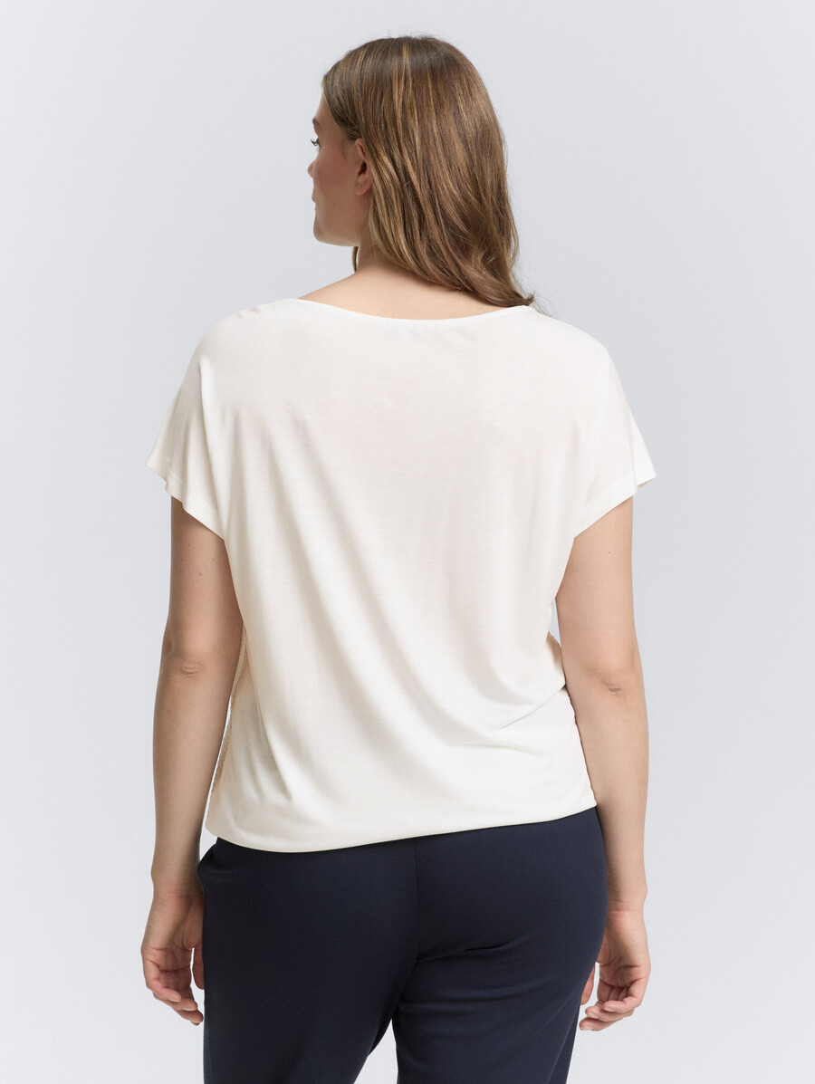 plus size – t-shirt aus einem materialmix
