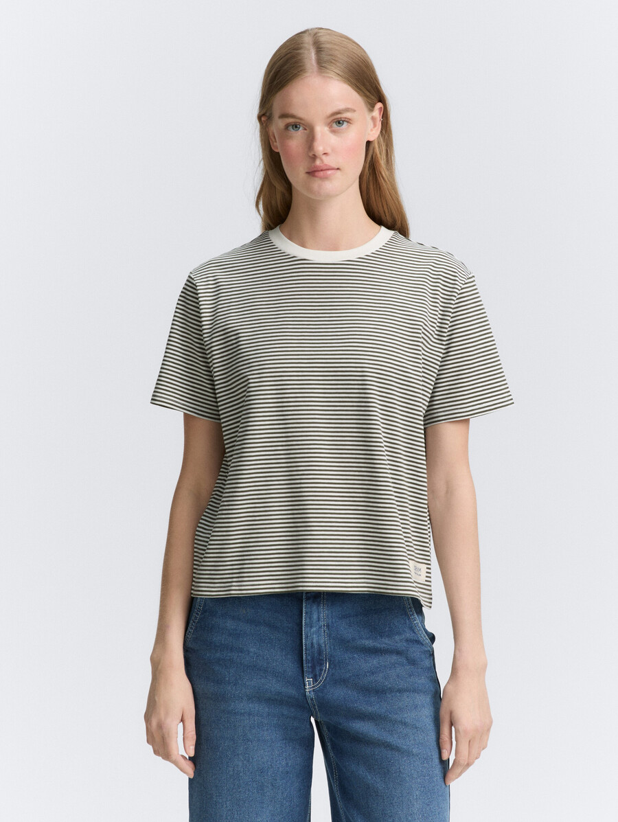 kastenförmig geschnittenes t-shirt
