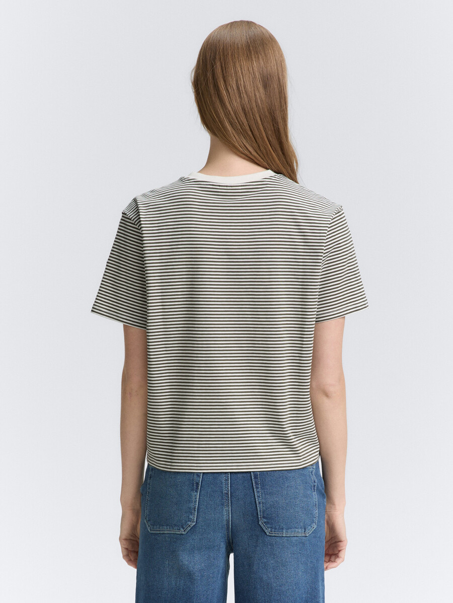 kastenförmig geschnittenes t-shirt