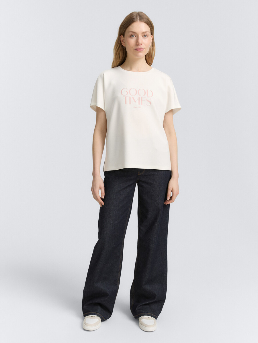 locker geschnittenes t-shirt mit aufdruck