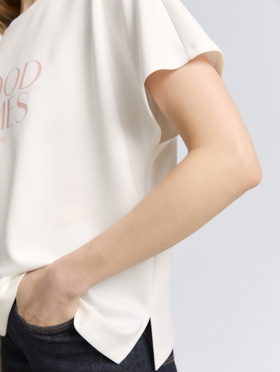 locker geschnittenes t-shirt mit aufdruck