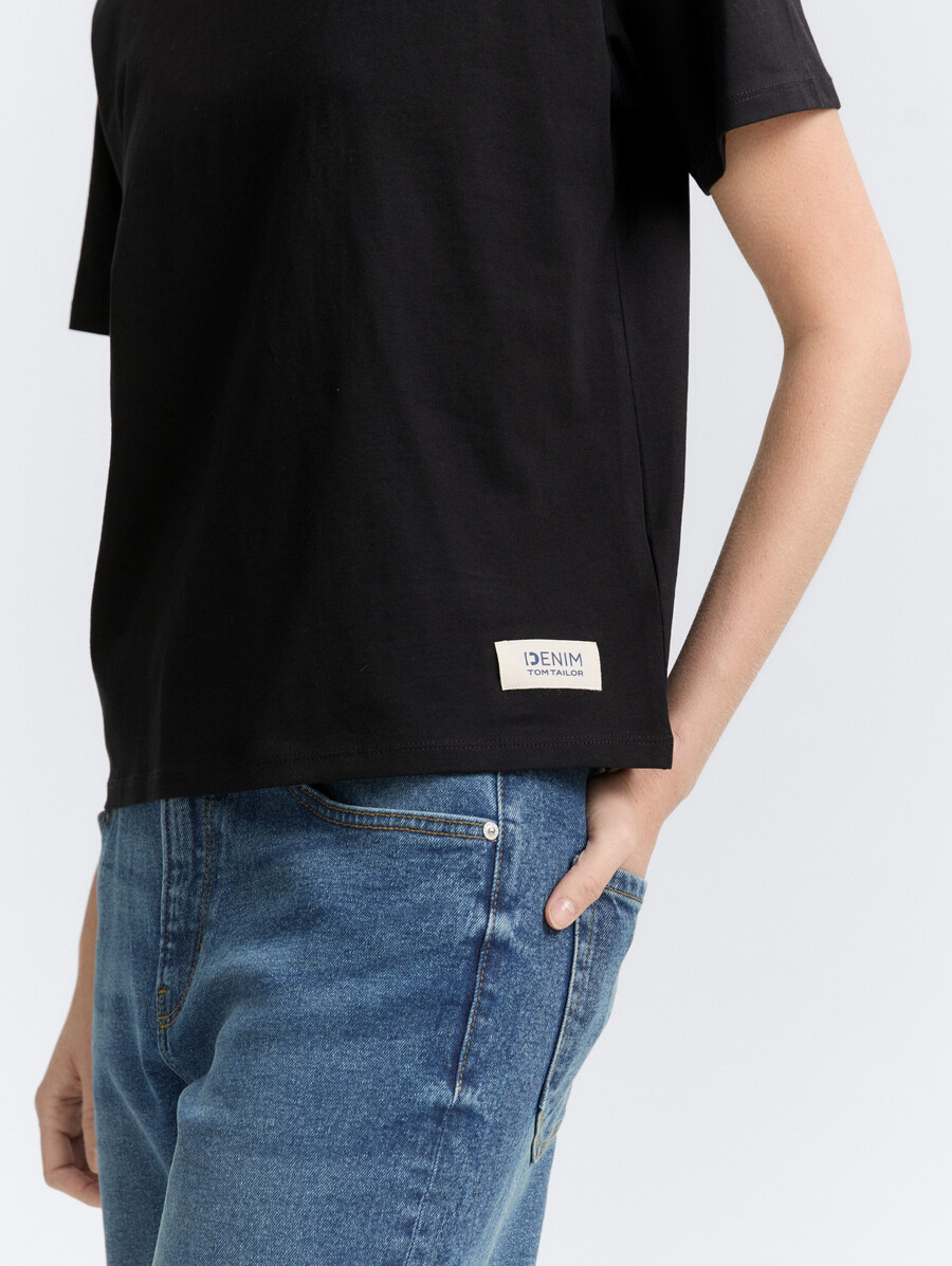 kastenförmig geschnittenes t-shirt