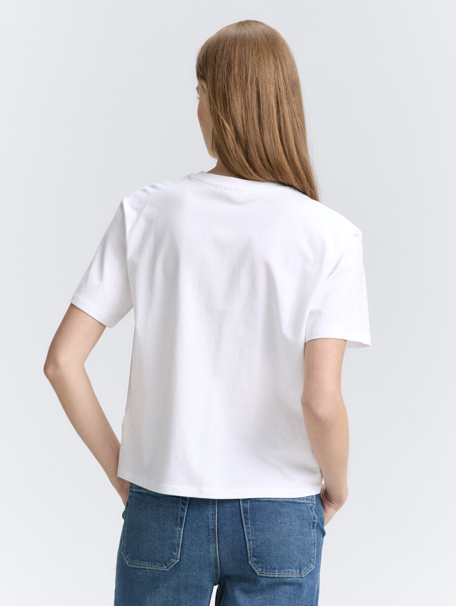 kastenförmig geschnittenes t-shirt