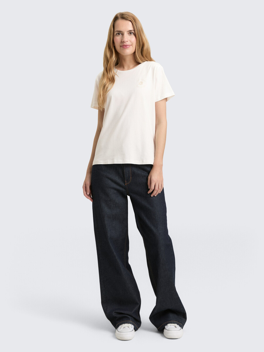t-shirt mit blumenstickerei
