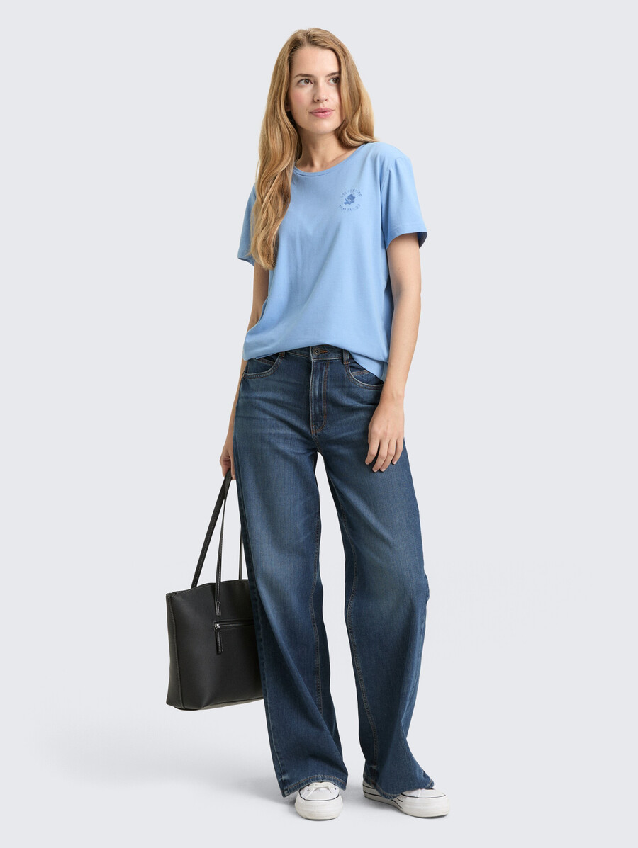 t-shirt mit blumenstickerei