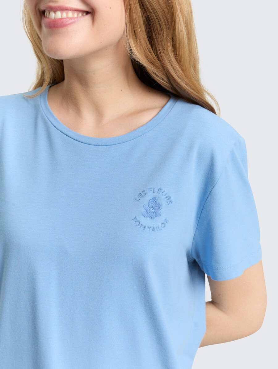 t-shirt mit blumenstickerei