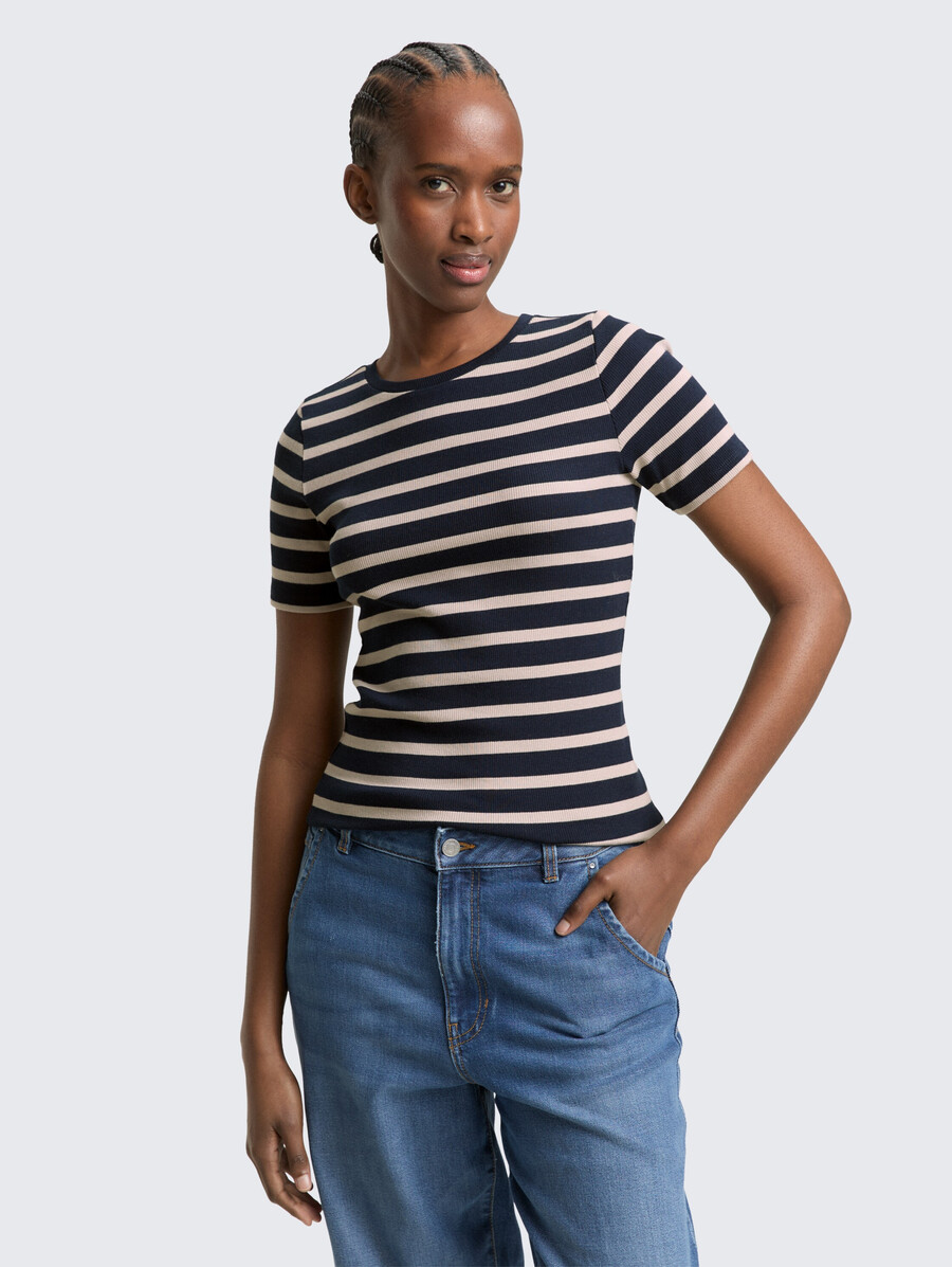 schmal geschnittenes t-shirt mit streifenmuster