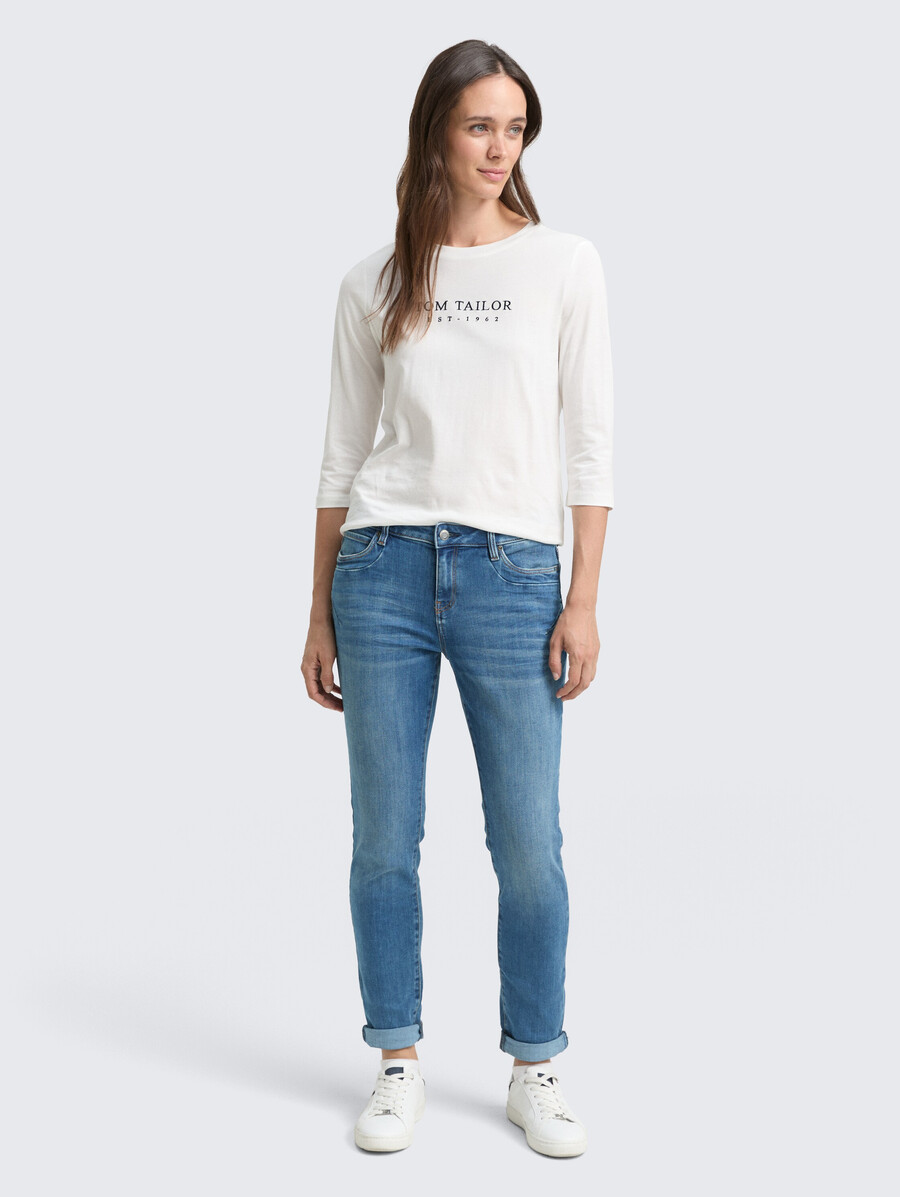schmal zulaufende jeans