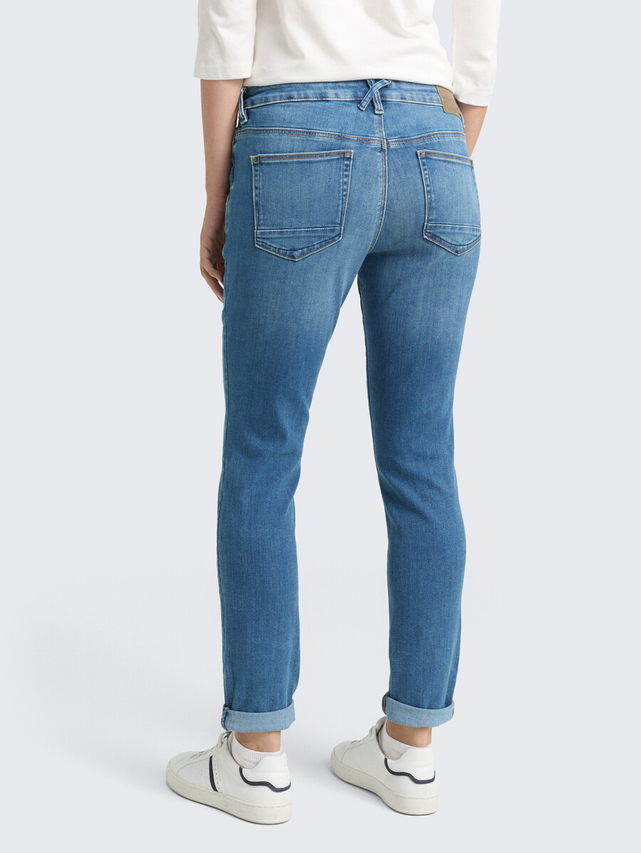 schmal zulaufende jeans