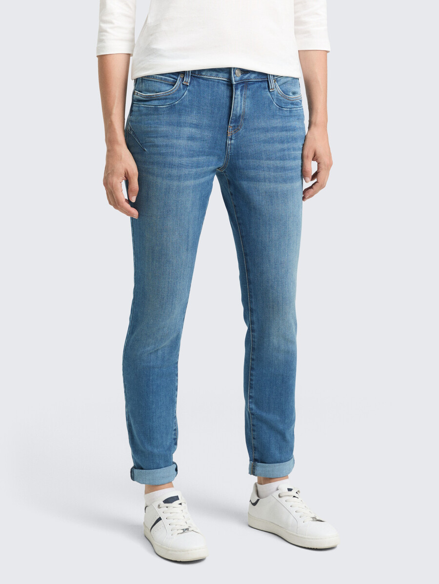 schmal zulaufende jeans