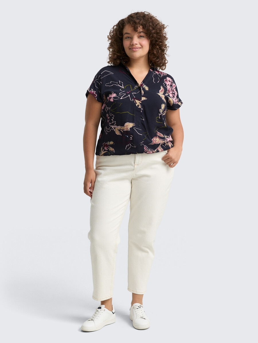 bluse in Übergröße mit blumenmuster