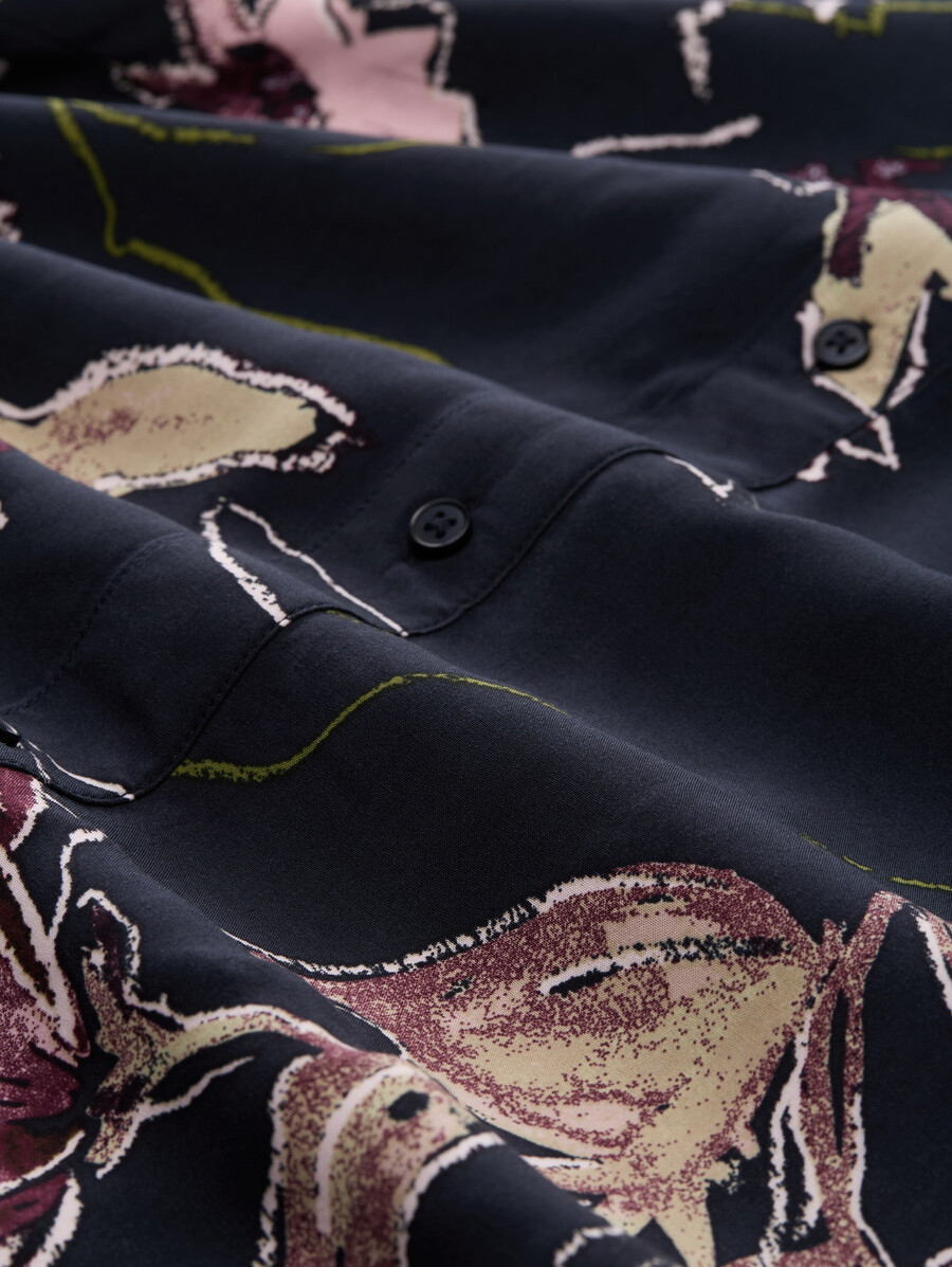 bluse in Übergröße mit blumenmuster