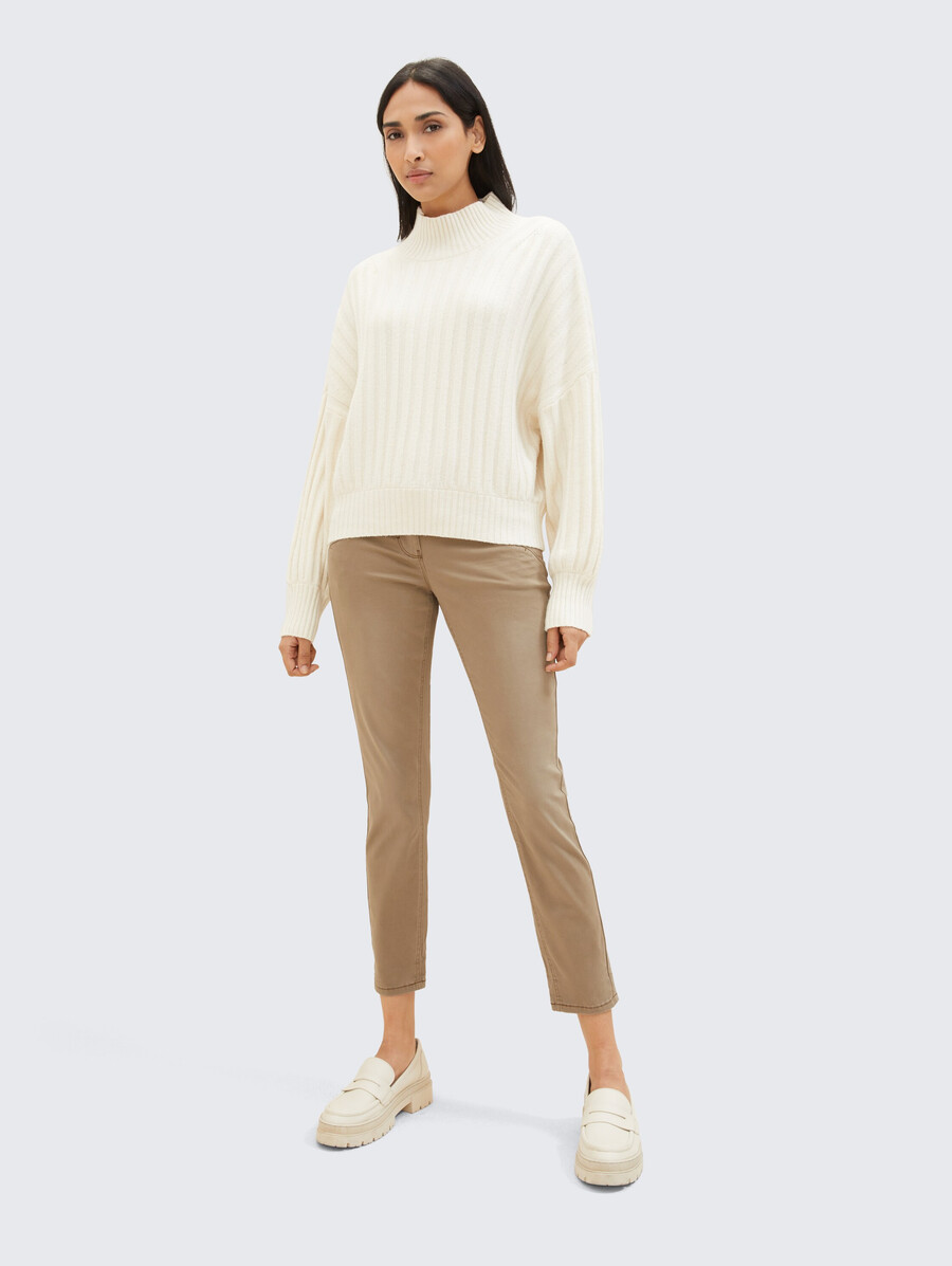 schmal zulaufende locker sitzende hose