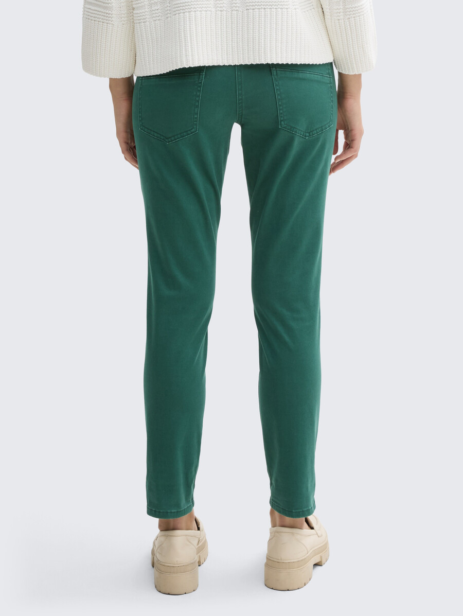 schmal zulaufende locker sitzende hose