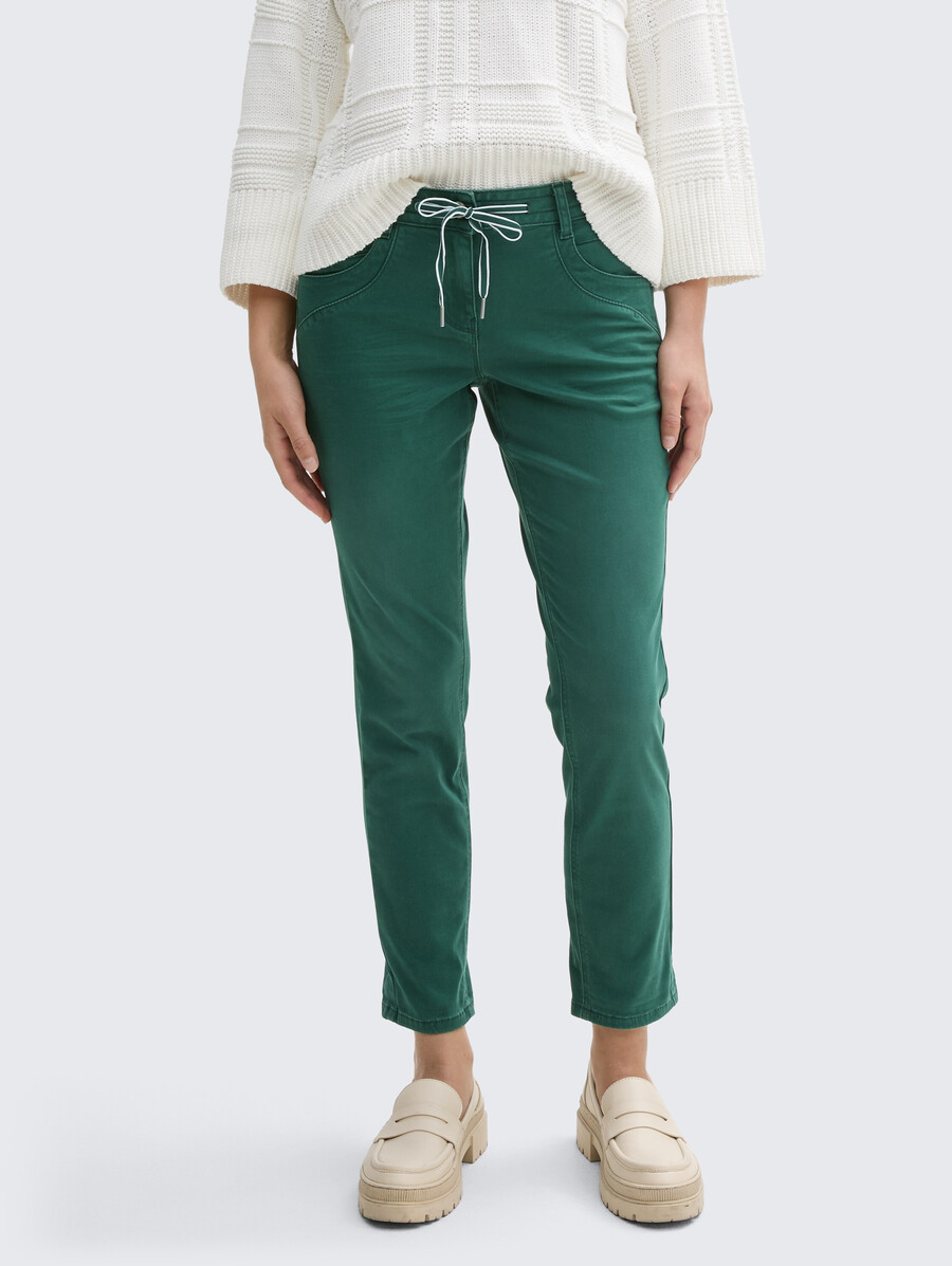 schmal zulaufende locker sitzende hose