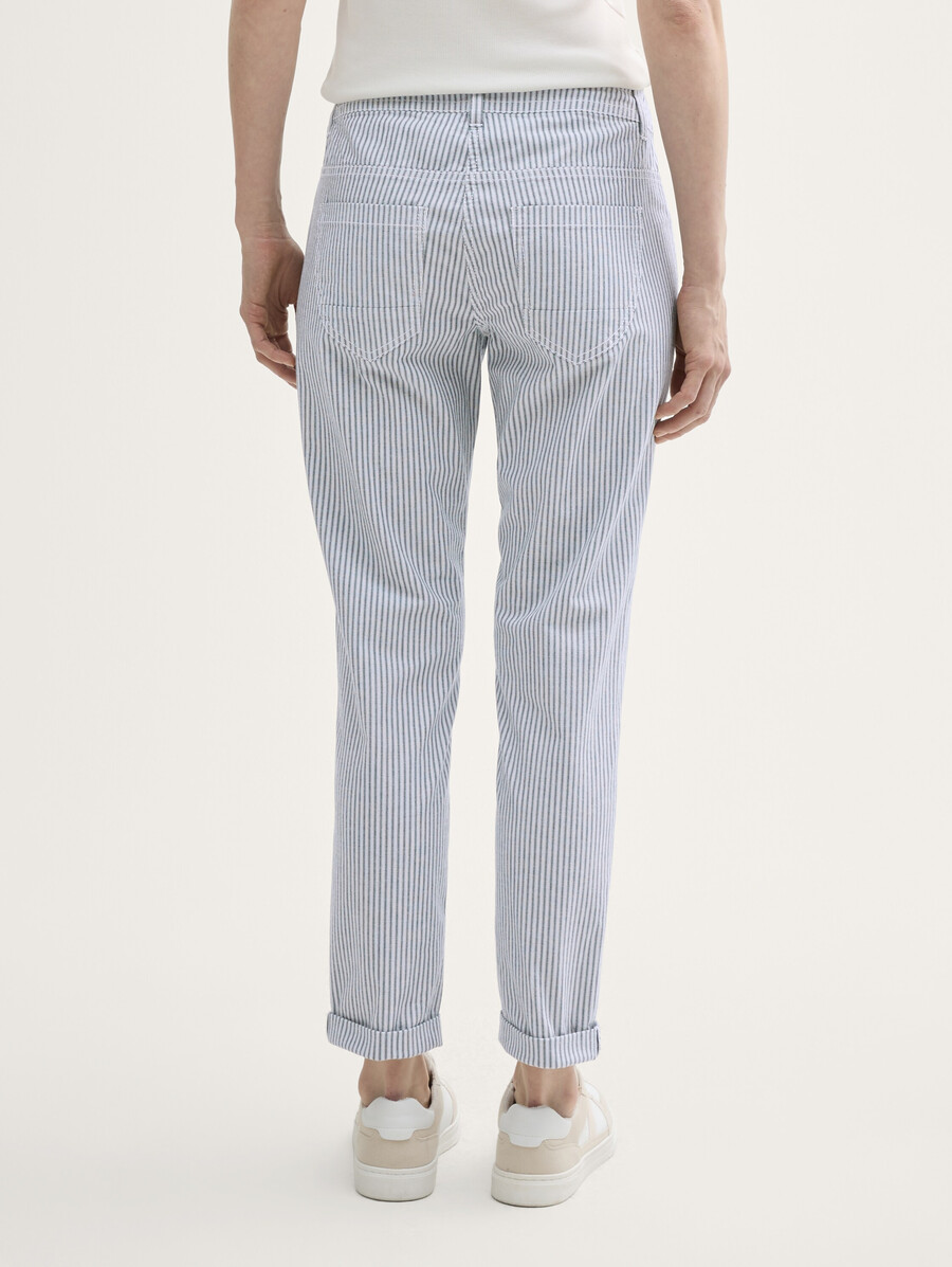 schmal zulaufende locker sitzende hose