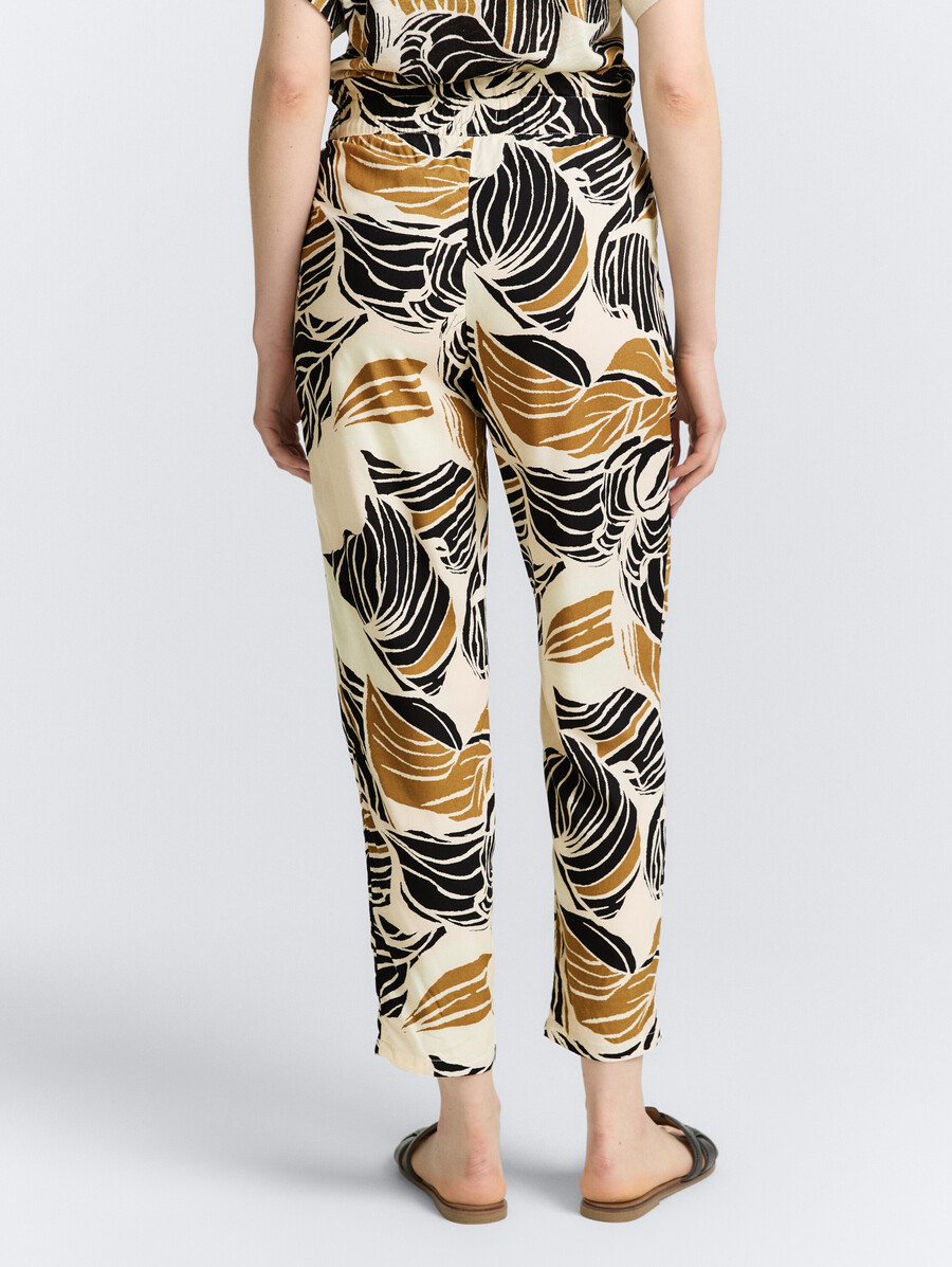 lockere schmal geschnittene paperbag-hose