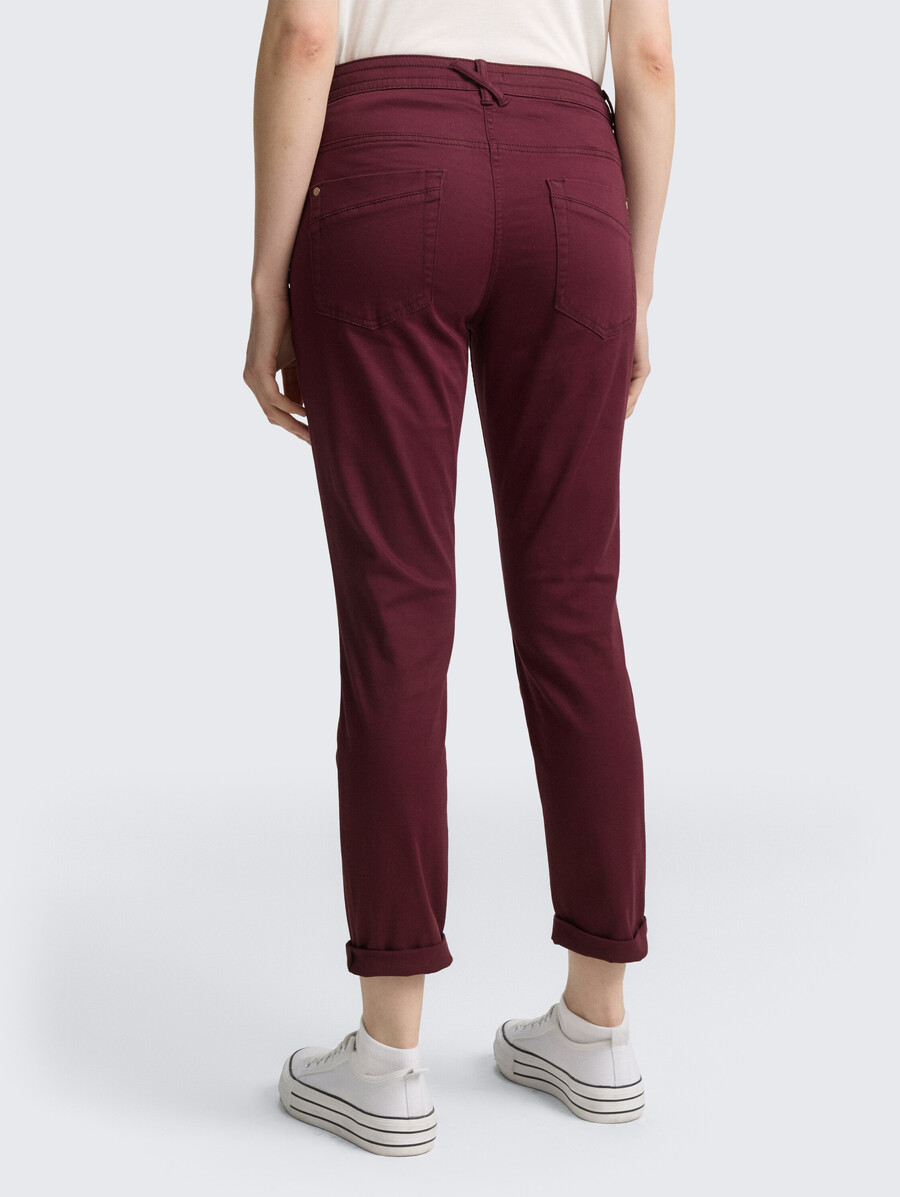 schmal zulaufende locker sitzende hose