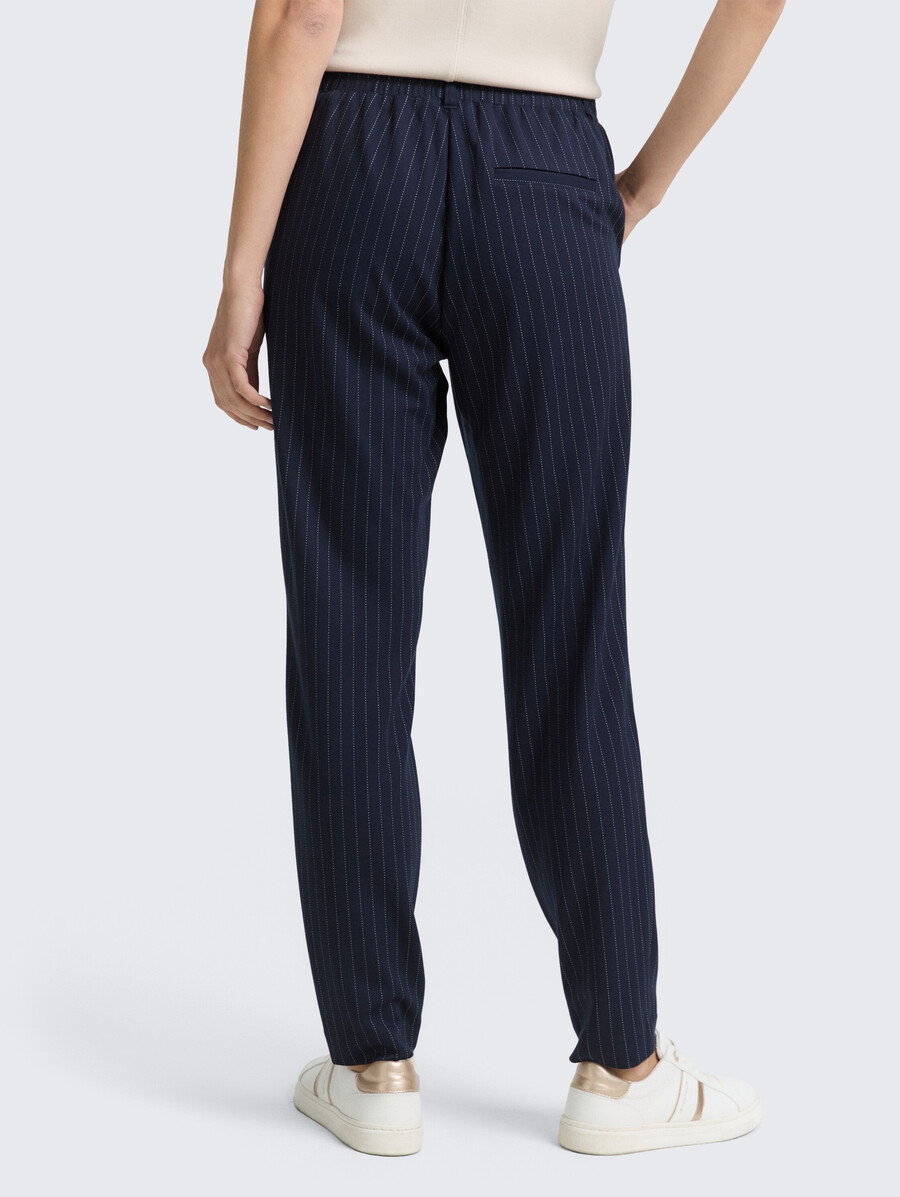 weit geschnittene hose mit nadelstreifen
