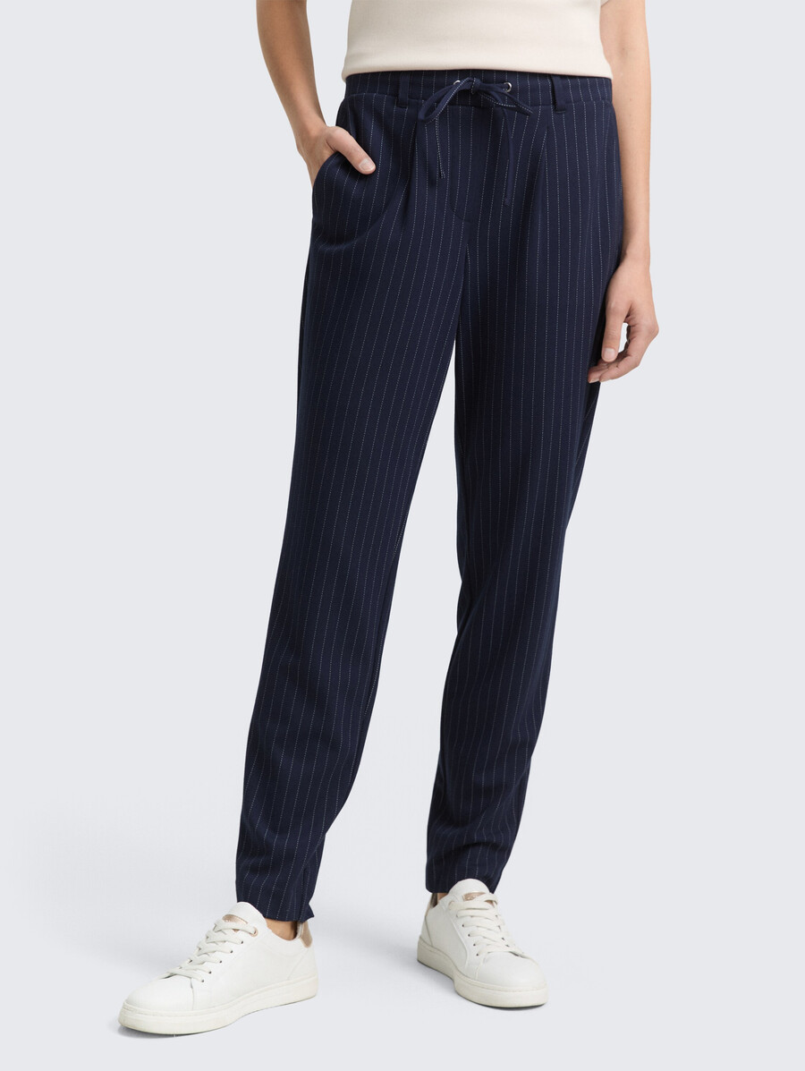 weit geschnittene hose mit nadelstreifen