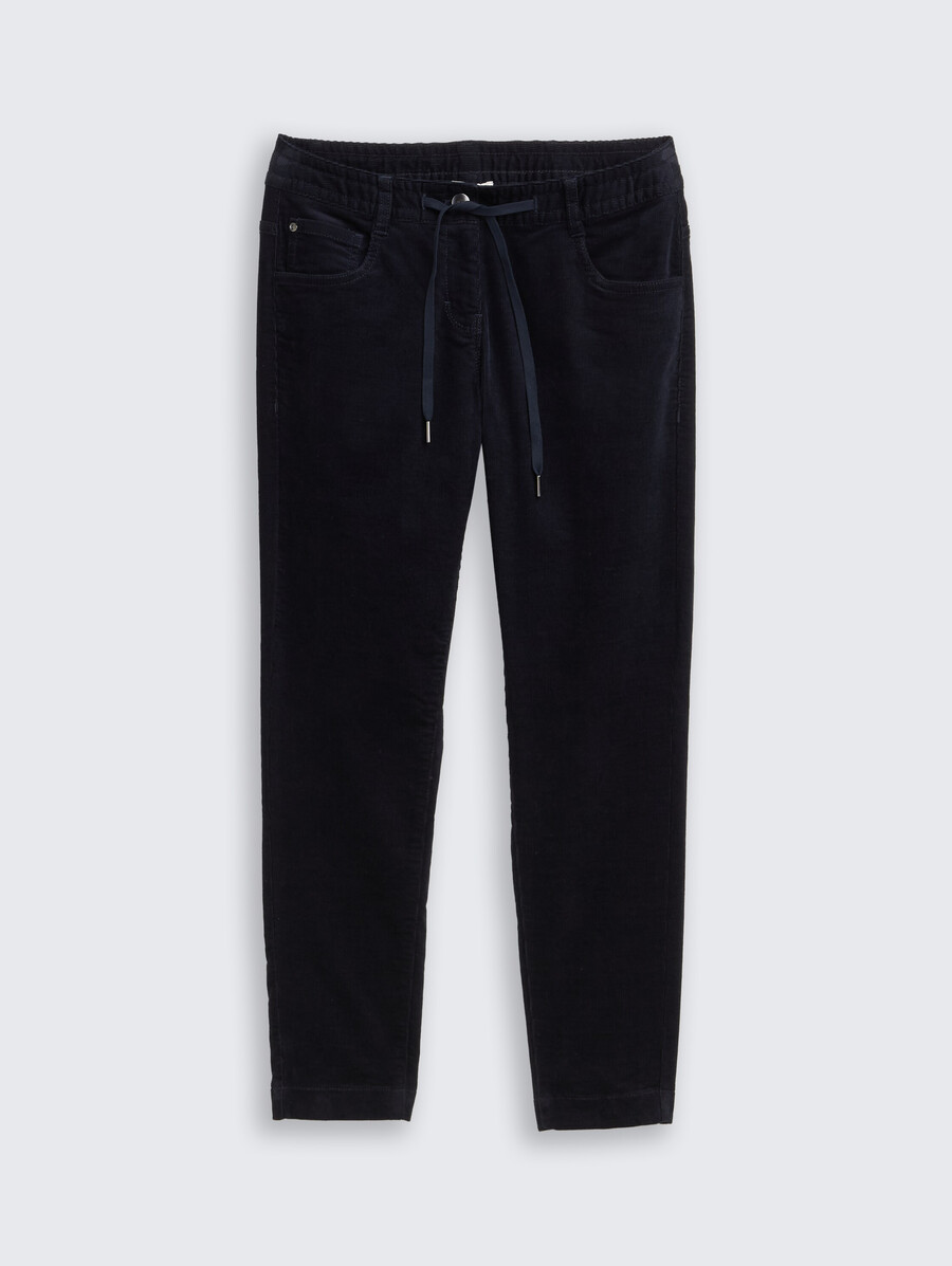 schmal zulaufende locker sitzende cordhose