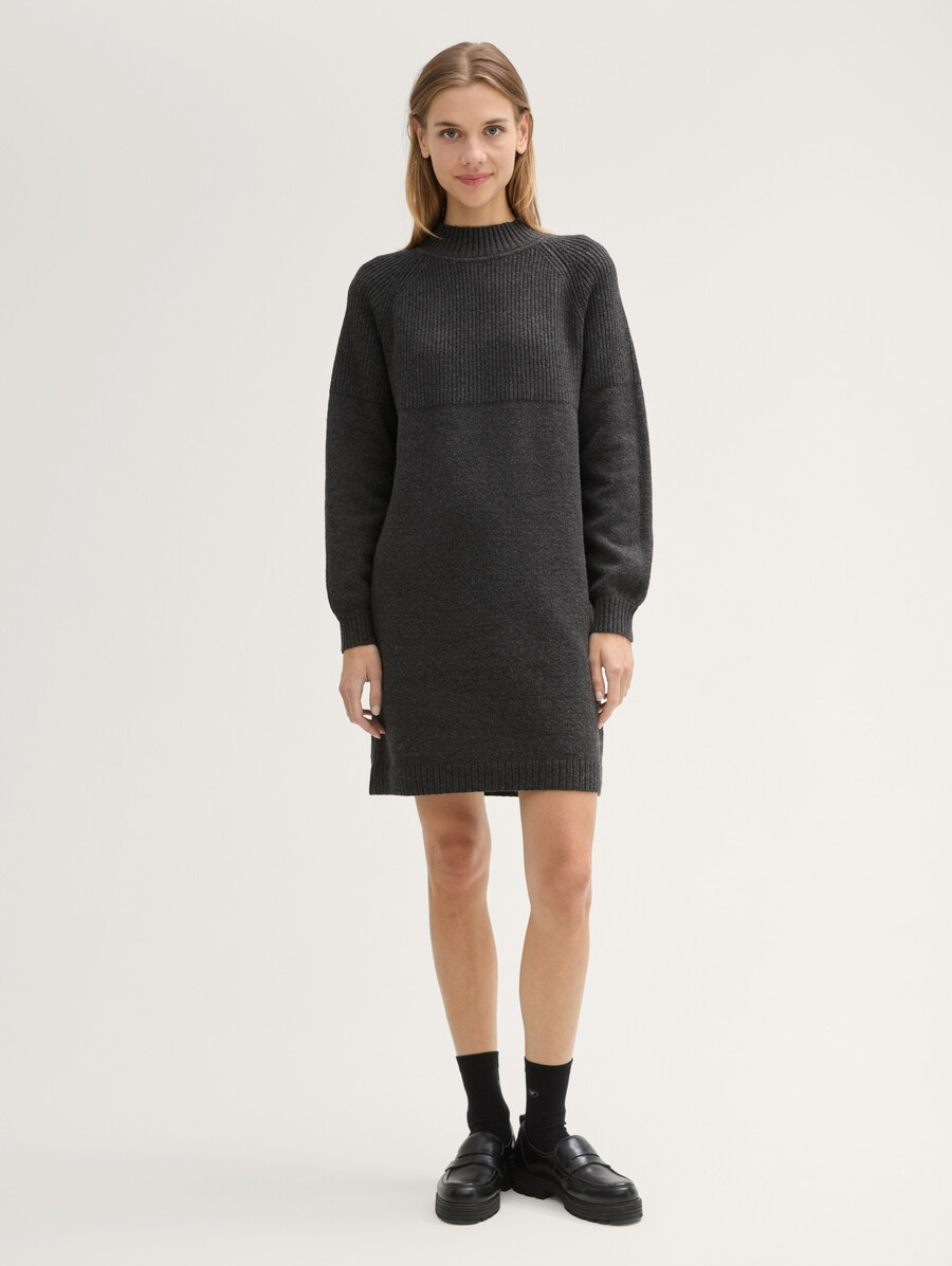 strickkleid mit stehkragen