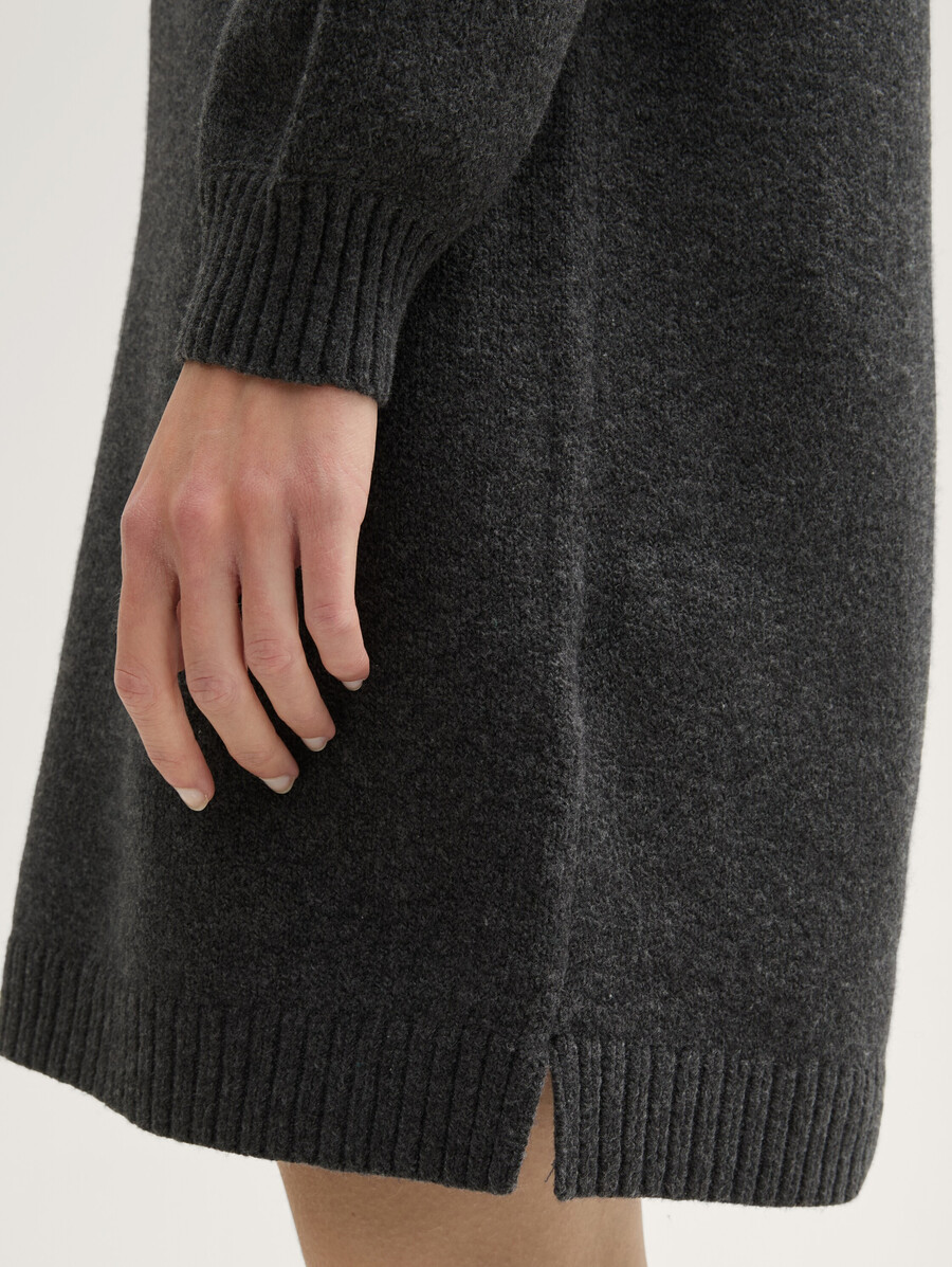 strickkleid mit stehkragen