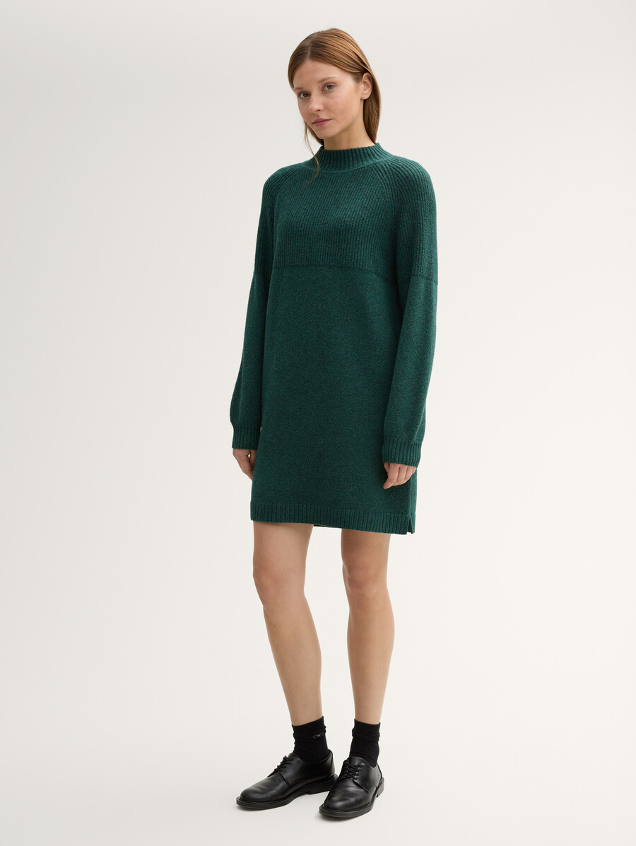 strickkleid mit stehkragen