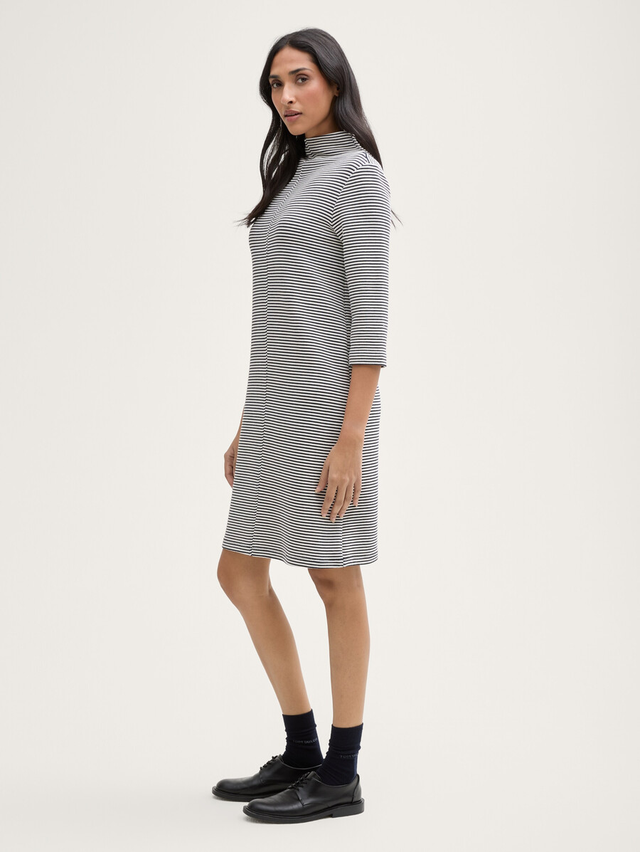 kleid mit streifenmuster