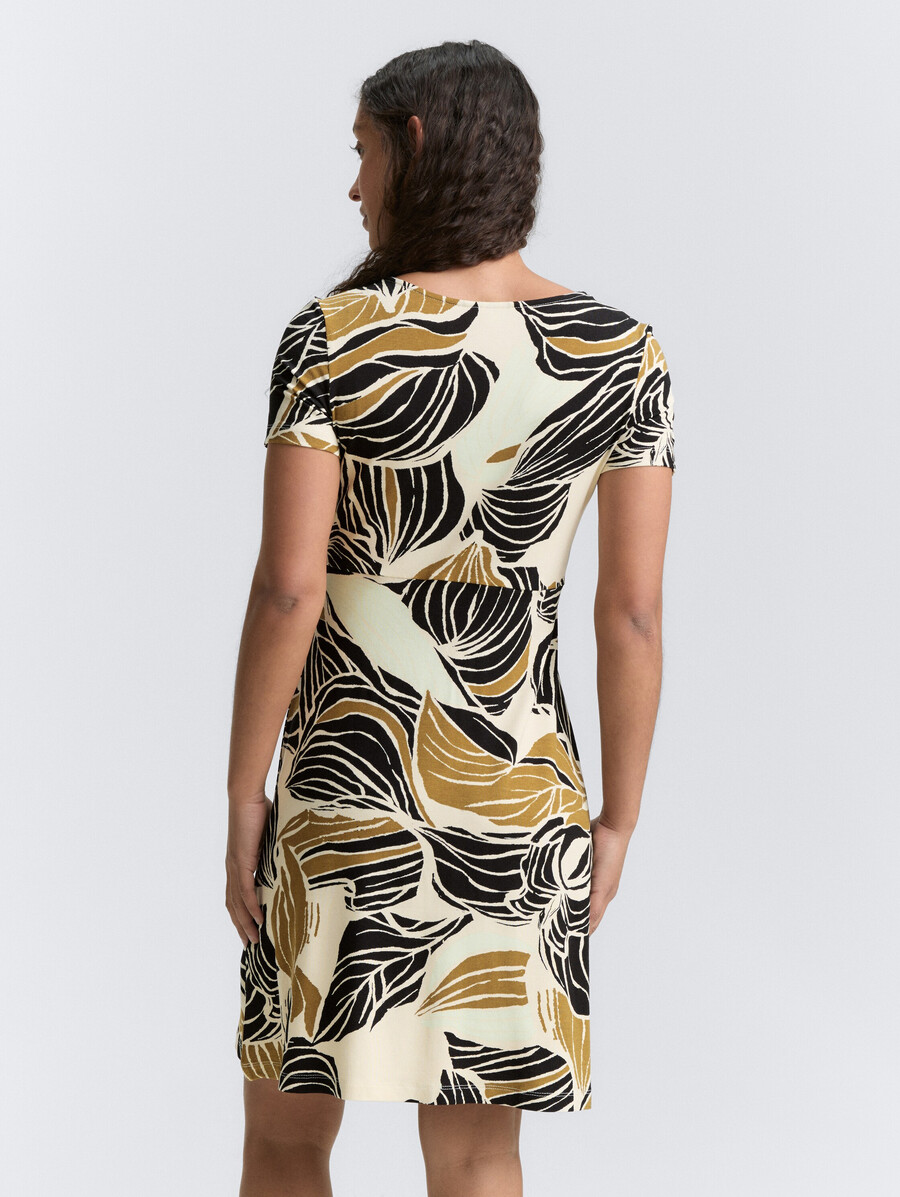 kleid mit rüschen