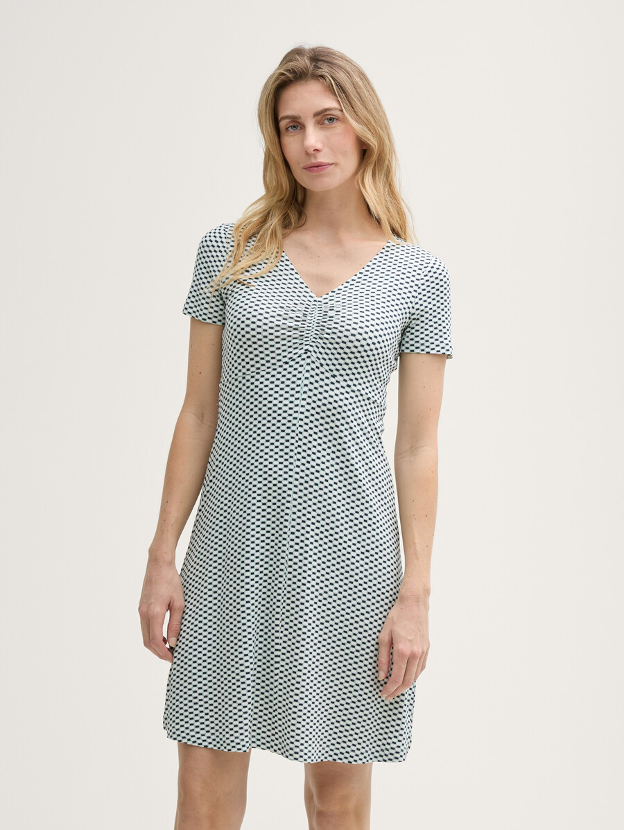 kleid mit rüschen