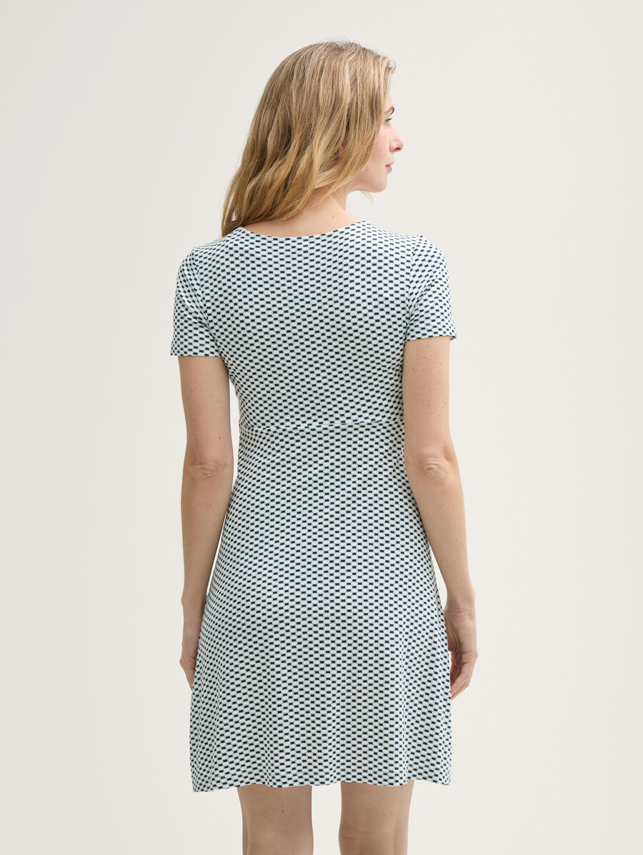 kleid mit rüschen