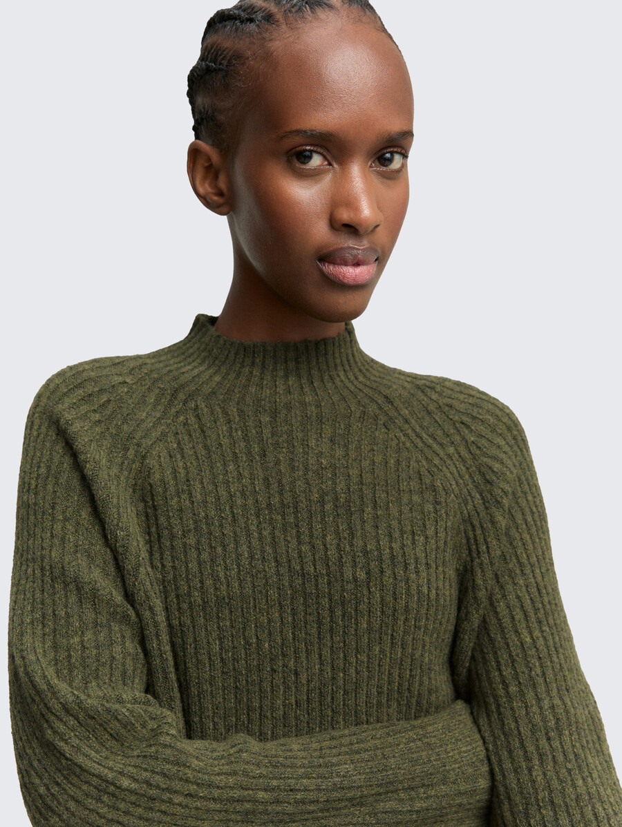 strickkleid mit stehkragen