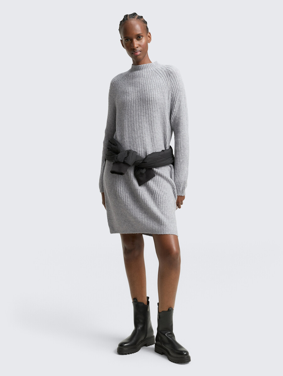 strickkleid mit stehkragen