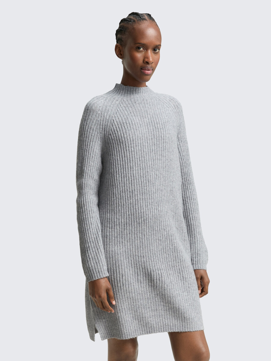 strickkleid mit stehkragen