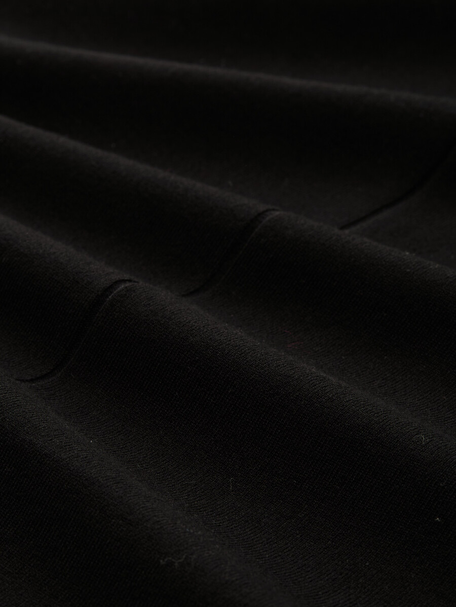 figurbetontes midikleid mit gürtel