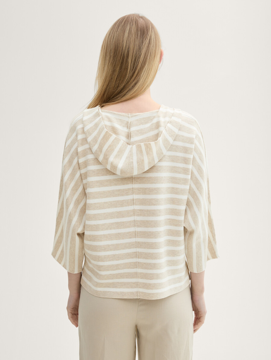 locker geschnittener strickpullover mit kapuze